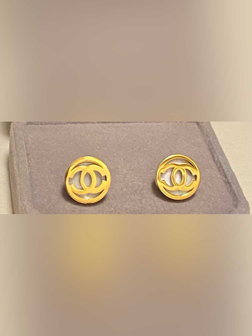 Fashion Jewelry 14K Gold- Plated Logo C-C Stud Earrings/ Mother-of-Pearl Inset